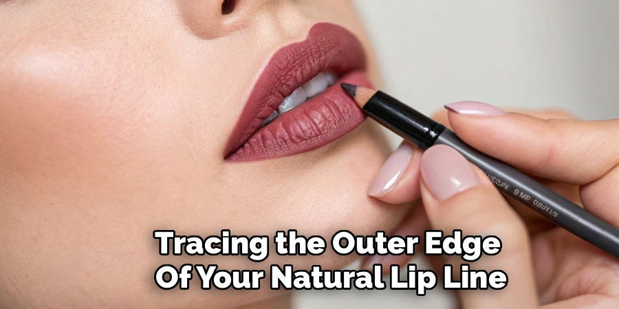 Tracing the Outer Edge 
Of Your Natural Lip Line