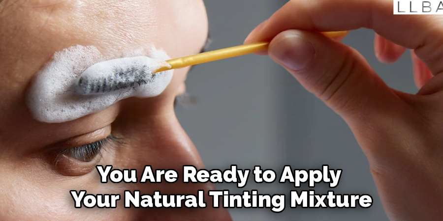 You Are Ready to Apply
Your Natural Tinting Mixture