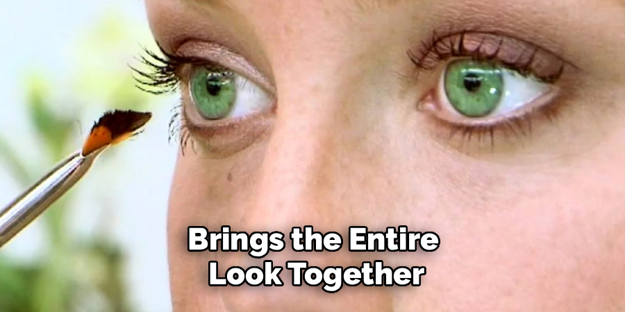 Brings the Entire
 Look Together