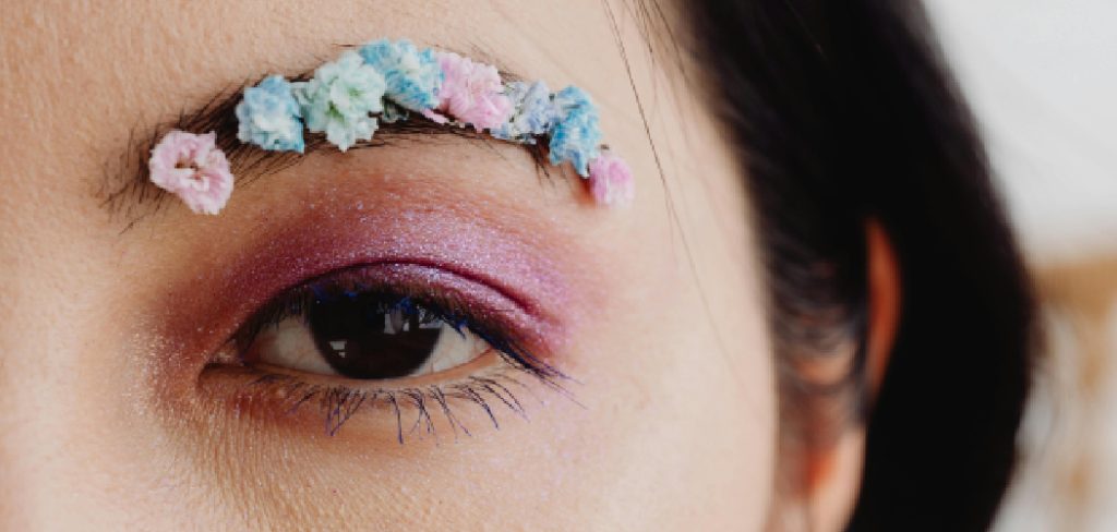 How to Put Eyeliner for Small Eyes