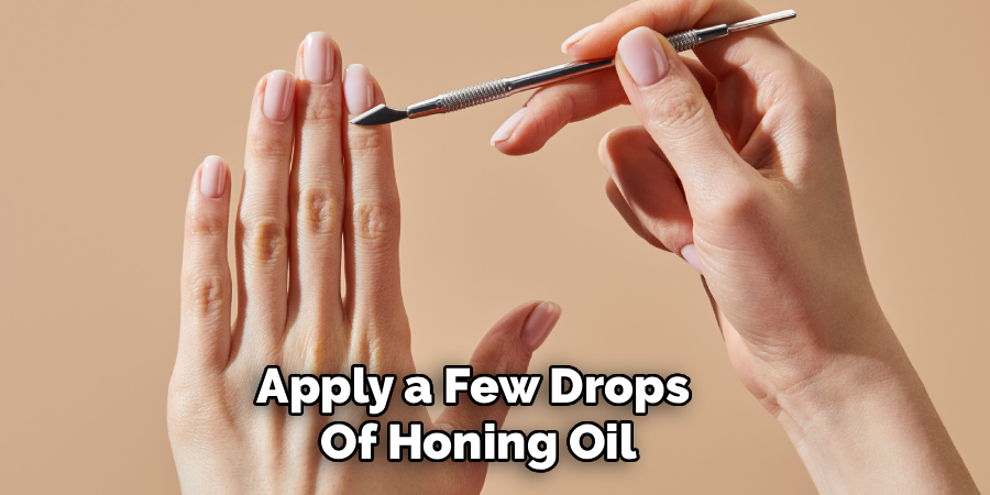 Apply a Few Drops
Of Honing Oil
