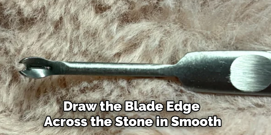 Draw the Blade Edge
Across the Stone in Smooth