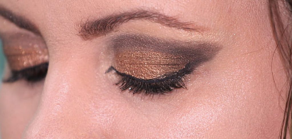 How to Apply 3 Shades of Eyeshadow