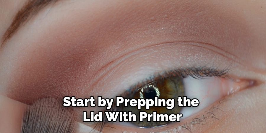 Start by Prepping the
Lid With Primer