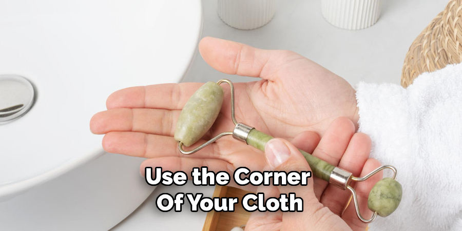 Use the Corner 
Of Your Cloth